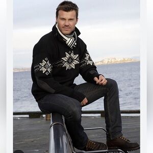 Dale of Norway windstopper sweater